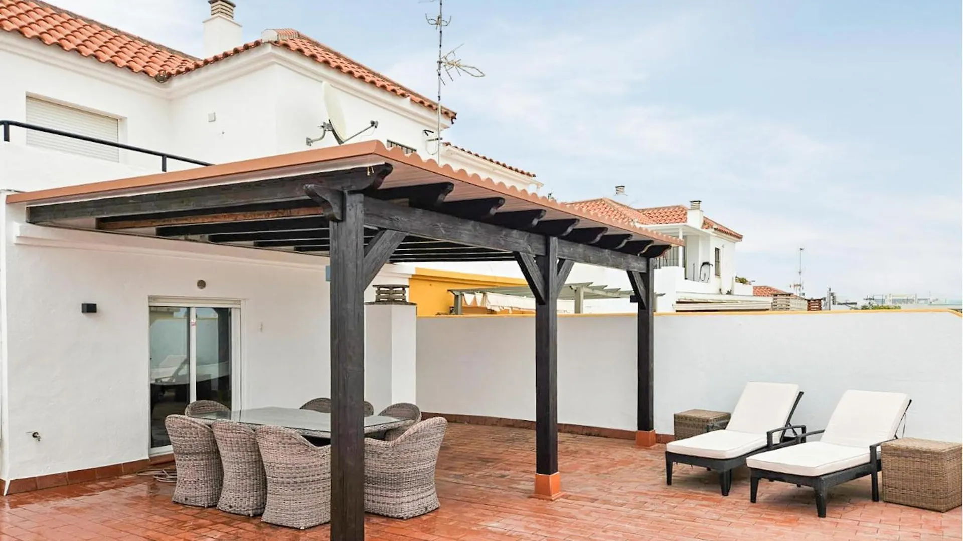 Awesome Apartment In Estepona With House Sea View 0*,