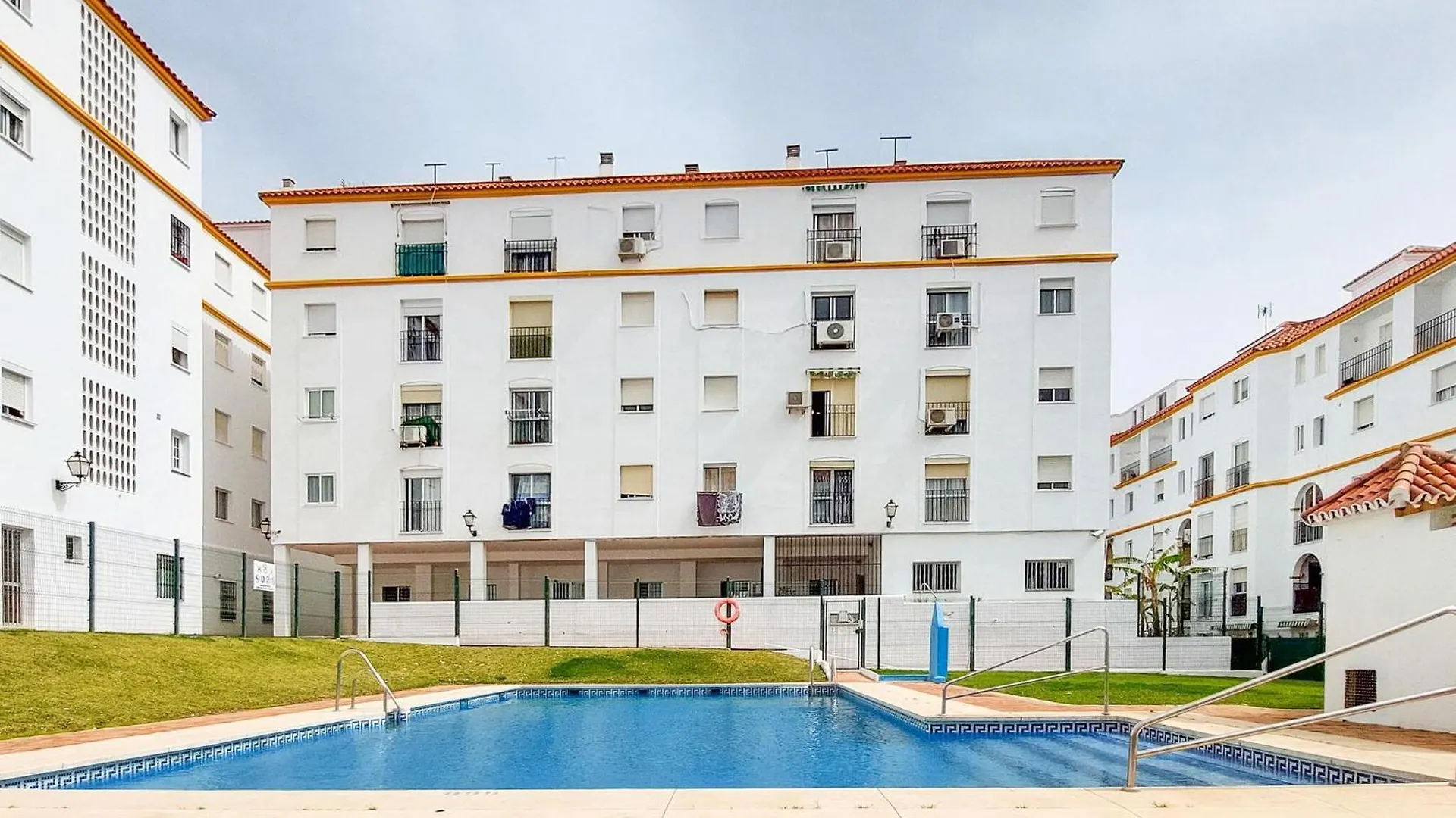 Awesome Apartment In Estepona With House Sea View