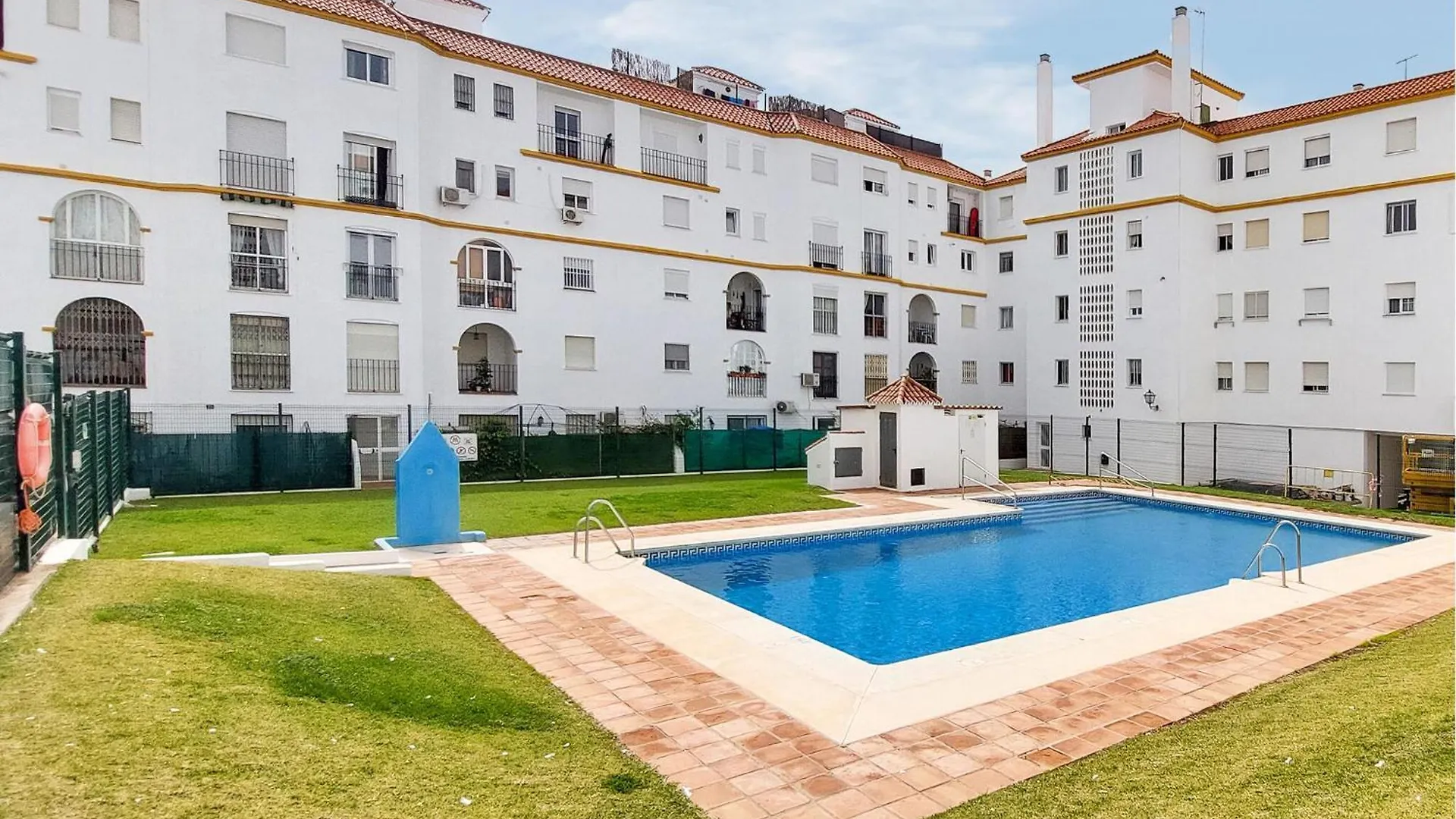 Awesome Apartment In Estepona With House Sea View İspanya