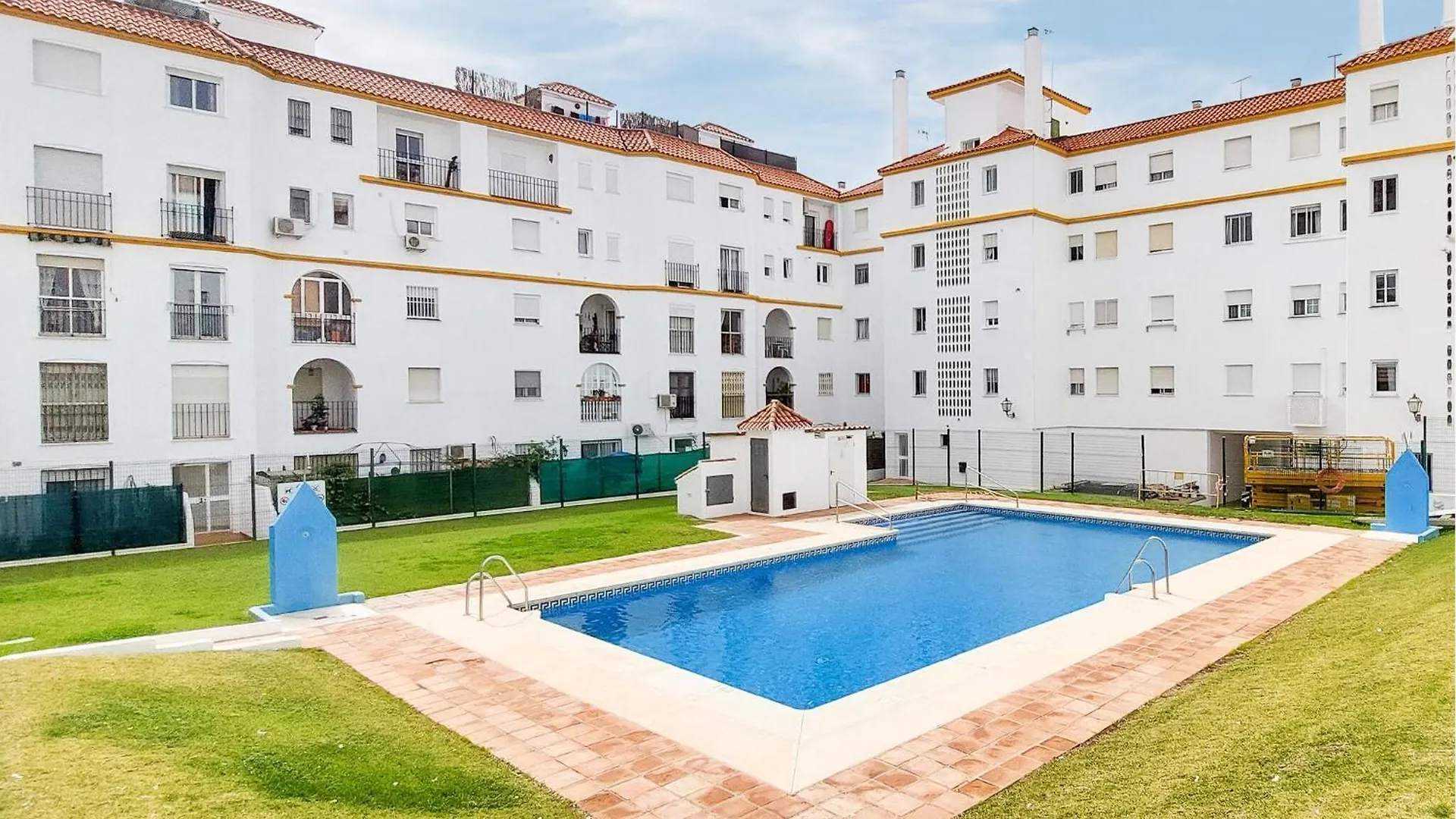 Awesome Apartment In Estepona With House Sea View