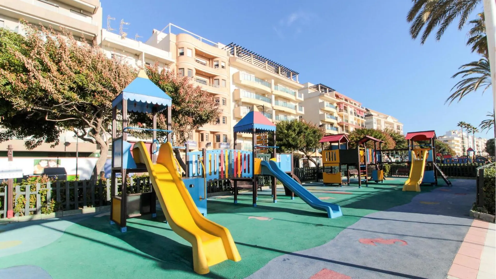 Awesome Apartment In Estepona With House Sea View 0*,